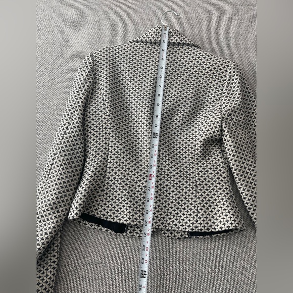 White House Black Market Black and White Cropped Blazer - Picture 4 of 16